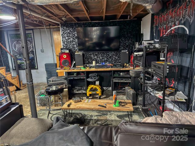 195 S Claybon Drive, Advance, NC 27006