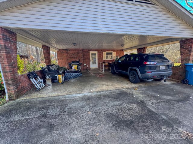 195 S Claybon Drive, Advance, NC 27006