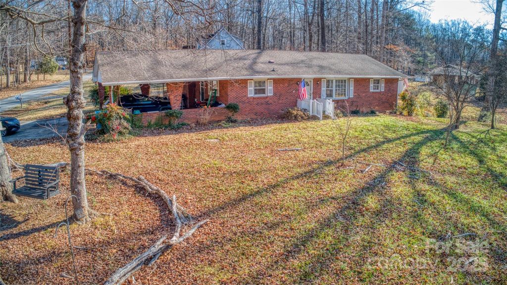 195 S Claybon Drive, Advance, NC 27006