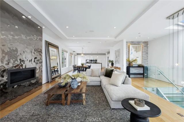 2434 Manhattan Avenue, Hermosa Beach, CA 90254