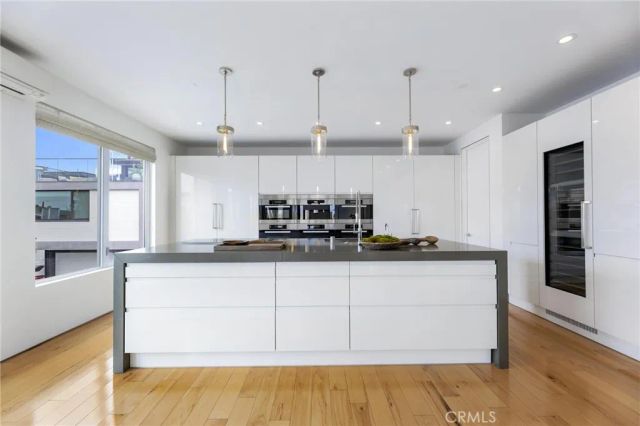 2434 Manhattan Avenue, Hermosa Beach, CA 90254