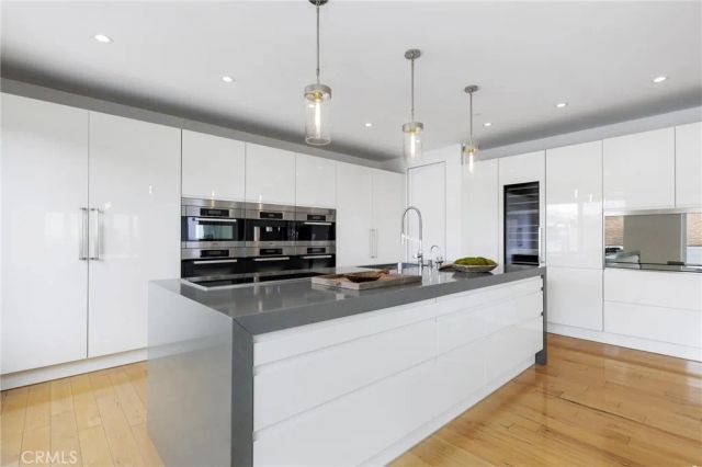 2434 Manhattan Avenue, Hermosa Beach, CA 90254
