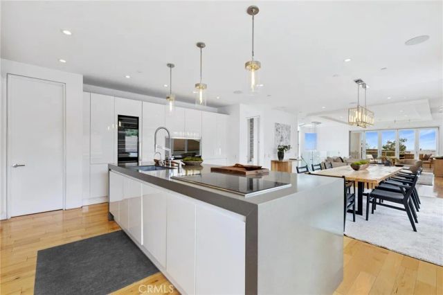 2434 Manhattan Avenue, Hermosa Beach, CA 90254