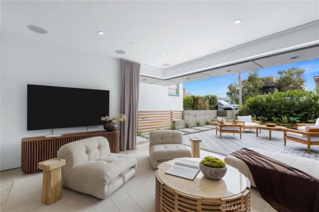 2434 Manhattan Avenue, Hermosa Beach, CA 90254