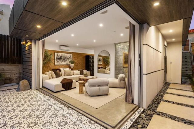 2434 Manhattan Avenue, Hermosa Beach, CA 90254