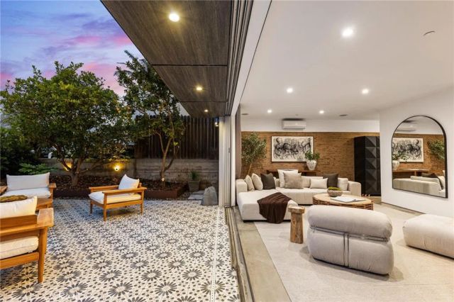 2434 Manhattan Avenue, Hermosa Beach, CA 90254