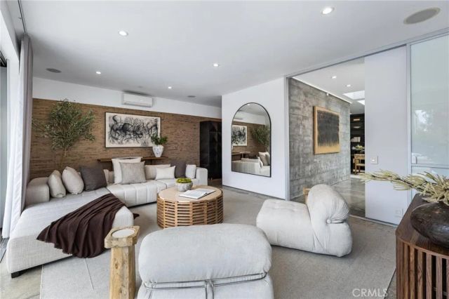 2434 Manhattan Avenue, Hermosa Beach, CA 90254