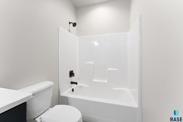 1230 N Titan Ave, Tea, SD 57064