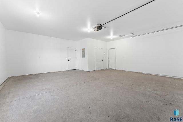 1230 N Titan Ave, Tea, SD 57064
