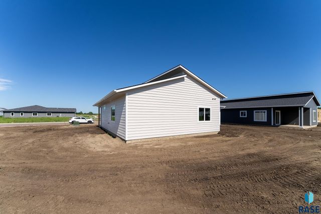 1230 N Titan Ave, Tea, SD 57064