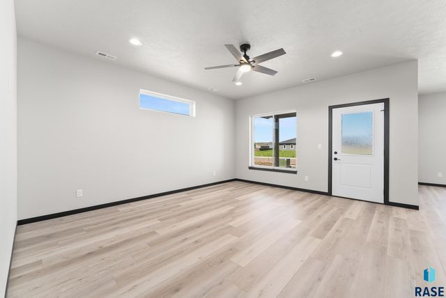 1230 N Titan Ave, Tea, SD 57064