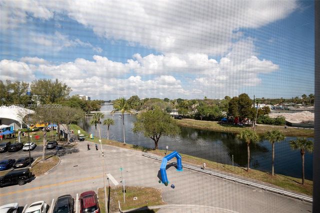 16450 Miami Dr 503, North Miami Beach, FL 33162