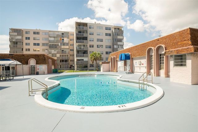 16450 Miami Dr 503, North Miami Beach, FL 33162