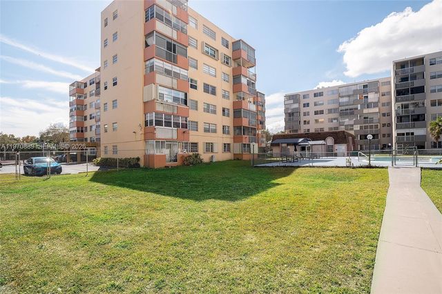 16450 Miami Dr 503, North Miami Beach, FL 33162