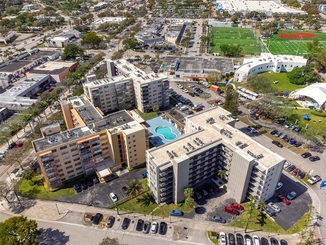 16450 Miami Dr 503, North Miami Beach, FL 33162