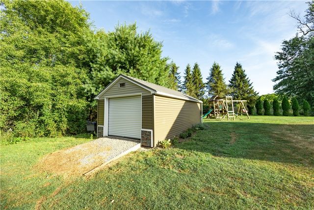 23 Arnold Palmer Dr, Pine Twp, PA 16127