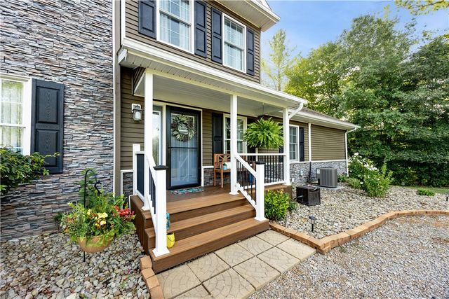 23 Arnold Palmer Dr, Pine Twp, PA 16127