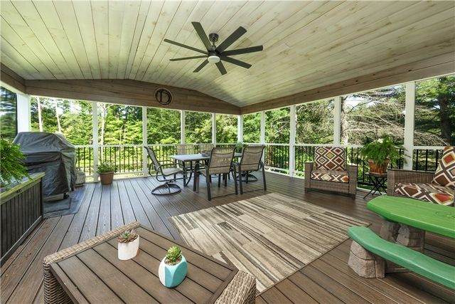 23 Arnold Palmer Dr, Pine Twp, PA 16127