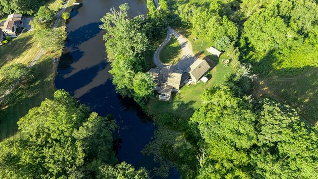 23 Arnold Palmer Dr, Pine Twp, PA 16127