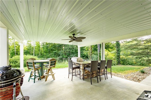 23 Arnold Palmer Dr, Pine Twp, PA 16127