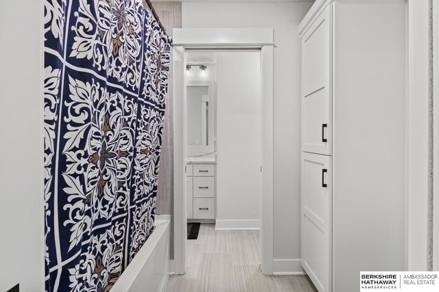 21103 Atwood Avenue, Elkhorn, NE 68022