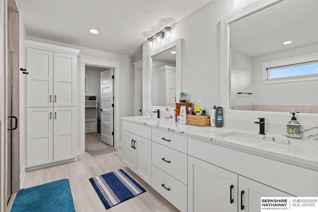 21103 Atwood Avenue, Elkhorn, NE 68022