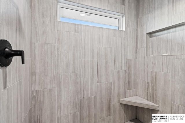 21103 Atwood Avenue, Elkhorn, NE 68022