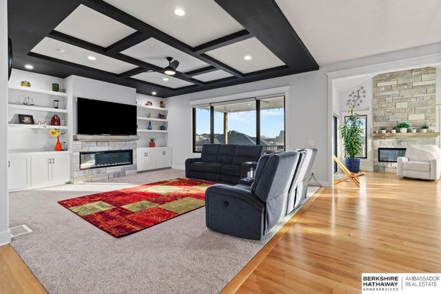 21103 Atwood Avenue, Elkhorn, NE 68022