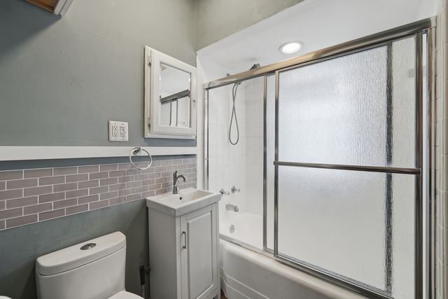 5258 W Dakin Avenue, Chicago, IL 60641