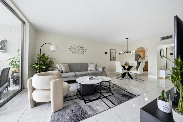 2900 Sunrise Lakes Drive W 201, Sunrise, FL 33322