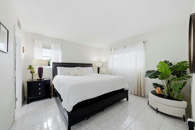 2900 Sunrise Lakes Drive W 201, Sunrise, FL 33322
