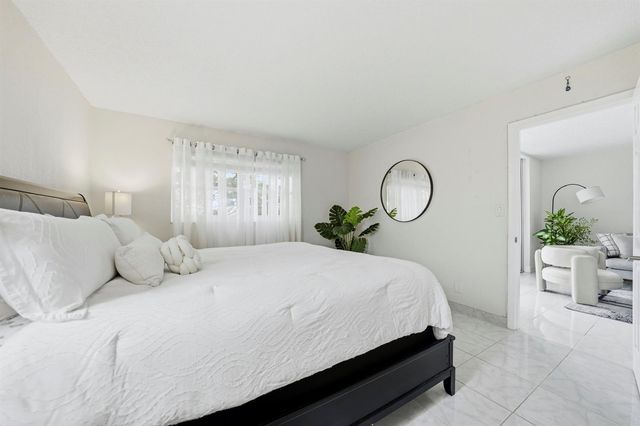 2900 Sunrise Lakes Drive W 201, Sunrise, FL 33322