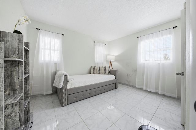 2900 Sunrise Lakes Drive W 201, Sunrise, FL 33322