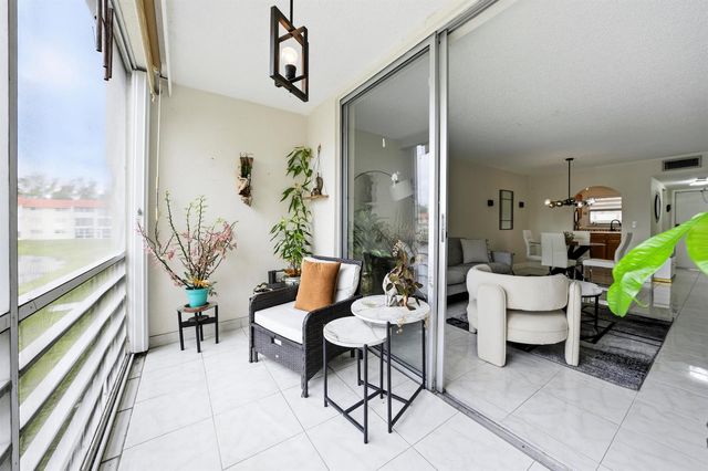2900 Sunrise Lakes Drive W 201, Sunrise, FL 33322
