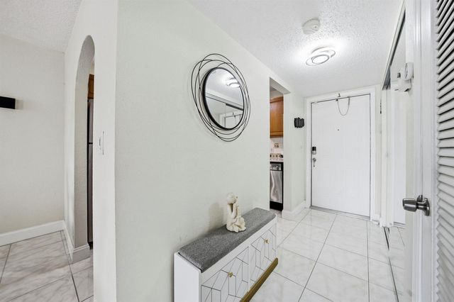 2900 Sunrise Lakes Drive W 201, Sunrise, FL 33322