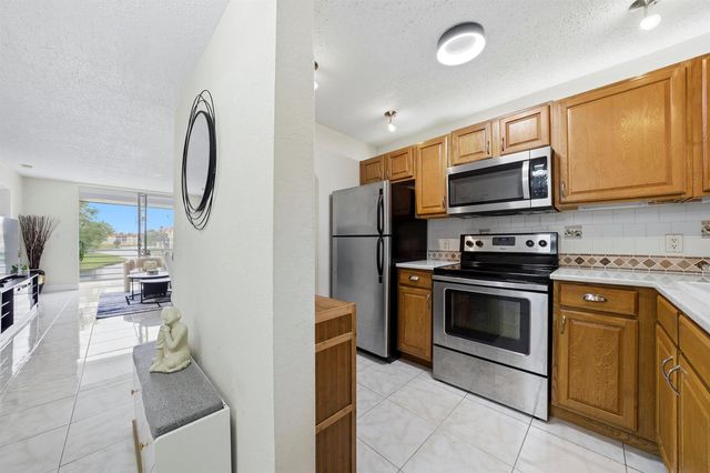 2900 Sunrise Lakes Drive W 201, Sunrise, FL 33322