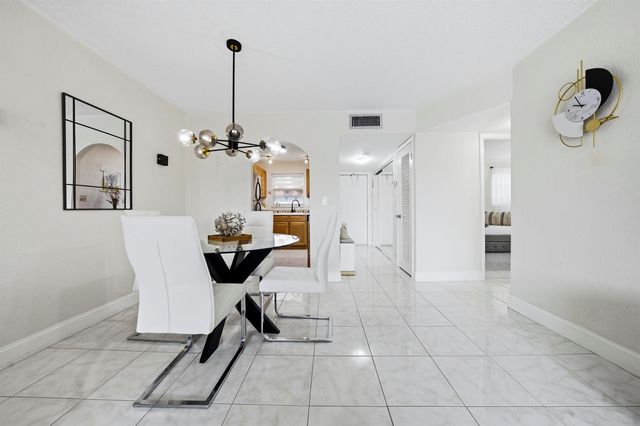 2900 Sunrise Lakes Drive W 201, Sunrise, FL 33322
