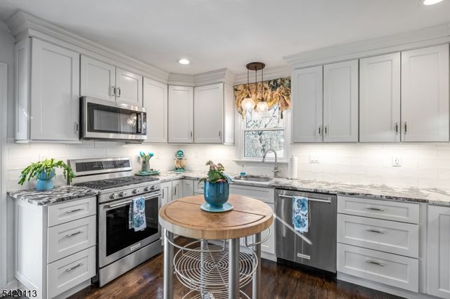 18 Barker Ave, Hawthorne Boro, NJ 07506