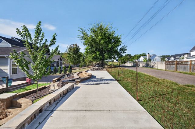 640 Streamside Ln, Franklin, TN 37064