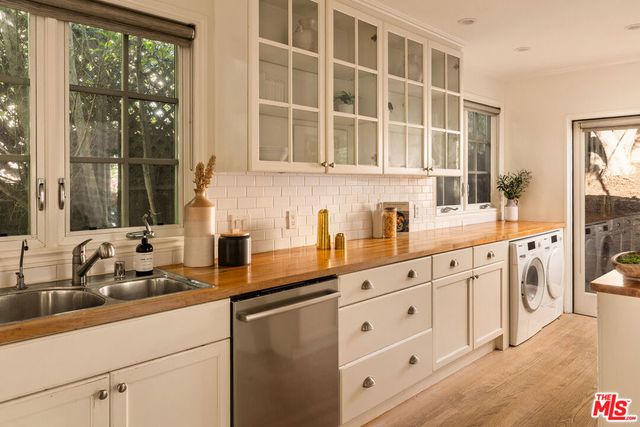 1954 Comstock Avenue, Los Angeles, CA 90025