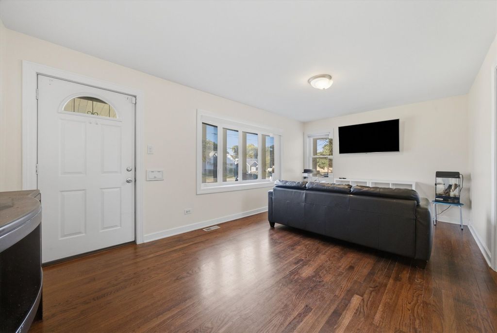 10811 Wrightwood Avenue, Melrose Park, IL 60164 — photo 4