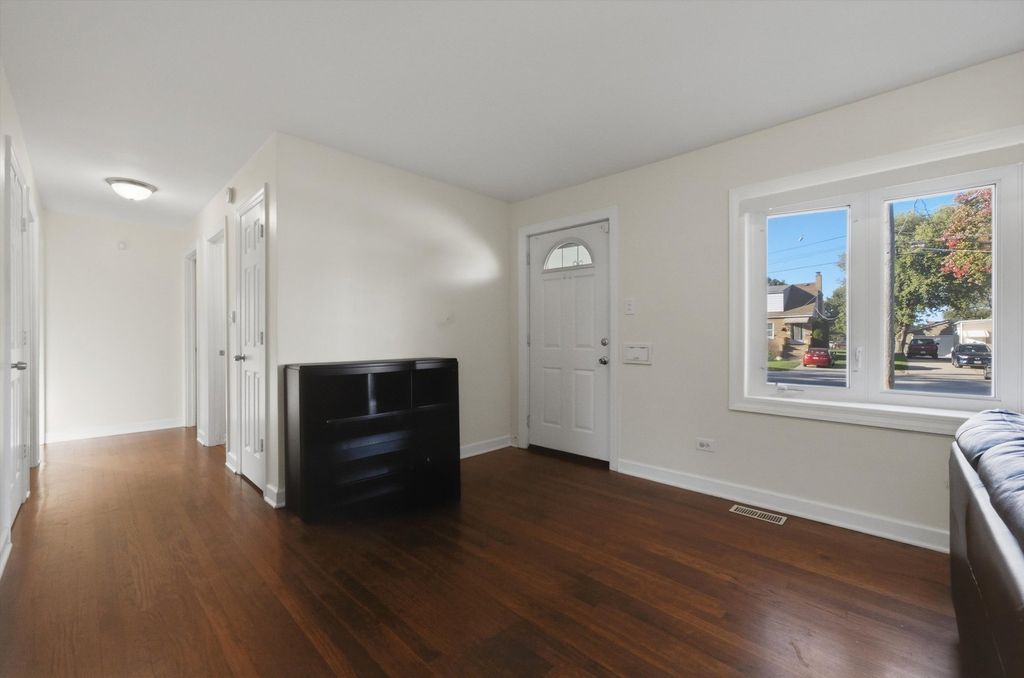 10811 Wrightwood Avenue, Melrose Park, IL 60164 — photo 5