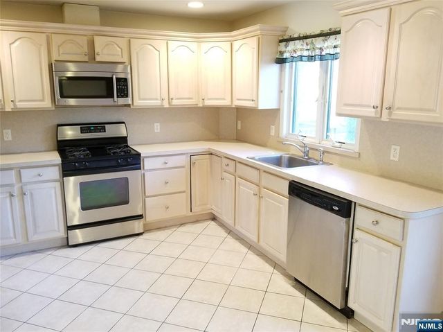 393 Washington Avenue B, Cliffside Park, NJ 07010