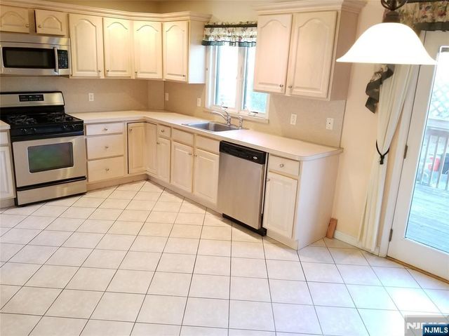 393 Washington Avenue B, Cliffside Park, NJ 07010