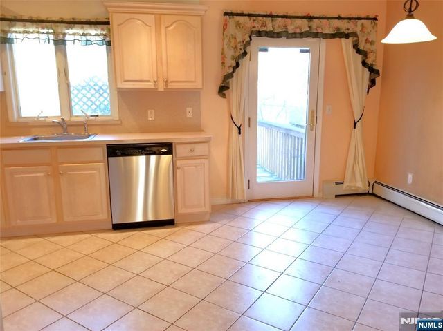393 Washington Avenue B, Cliffside Park, NJ 07010