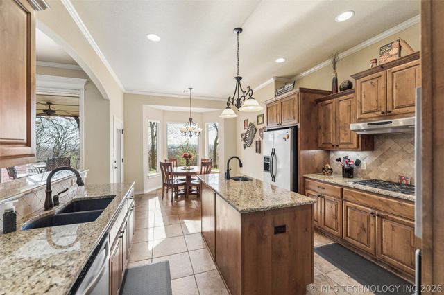 22013 Countryside Drive, Claremore, OK 74019