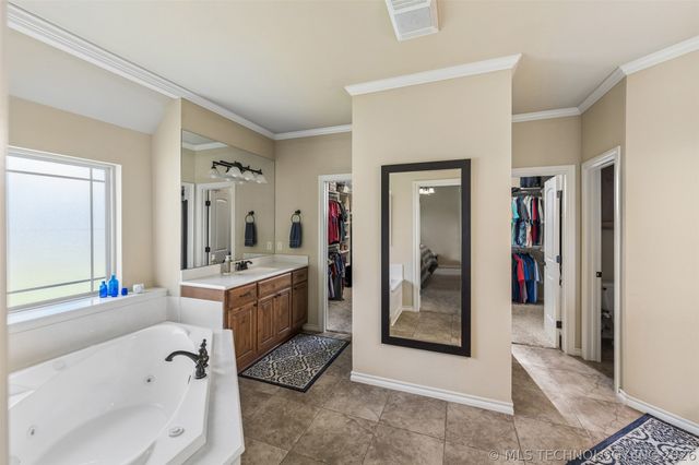 22013 Countryside Drive, Claremore, OK 74019