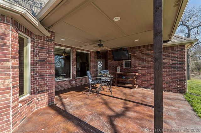 22013 Countryside Drive, Claremore, OK 74019