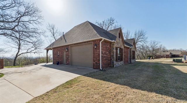 22013 Countryside Drive, Claremore, OK 74019