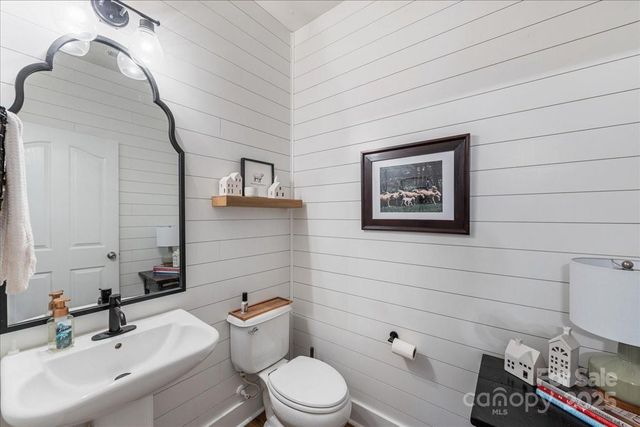 718 Deerbrook Lane, Tega Cay, SC 29708